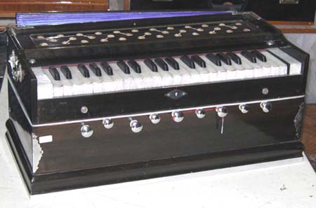 Harmonium 9 Stop - used for 6 months. Bass Male reeds.