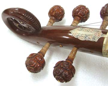 Un-used Old Rudra Veena with Gourds