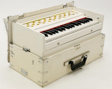 Harmonium Portable/Collapsible - 3.1/4 Octaves - Straight bellows - White colour